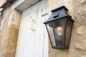 Vieille France Nr. 2 | Klassische Wandlampe aus lackiertem Aluminium